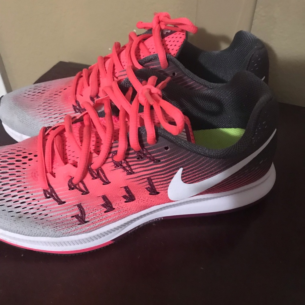 Nike run Pegasus tennies sz 10
